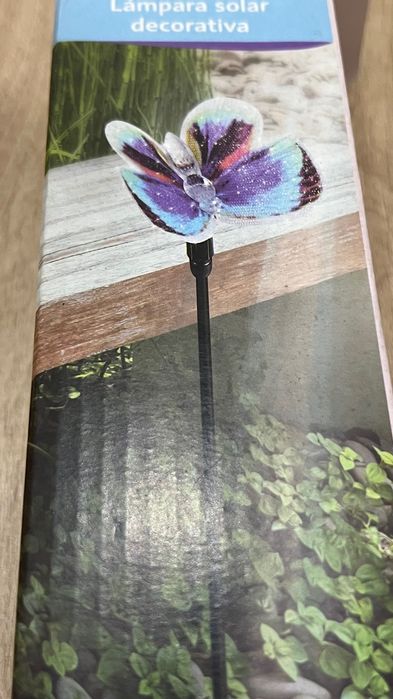 Lâmpada borbuleta luminosa a energia solar  led