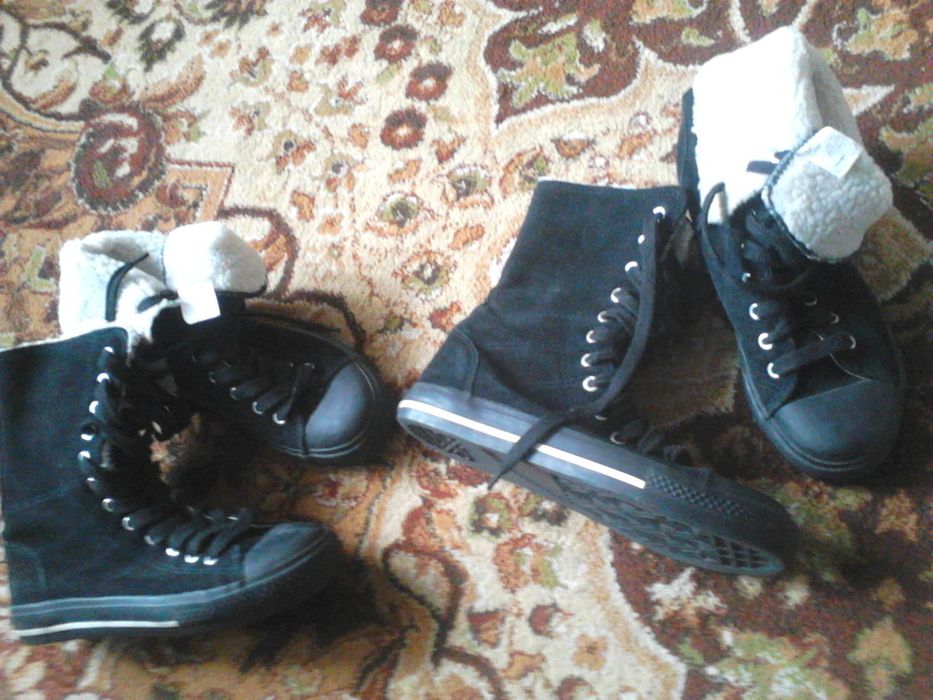 Trampki ocieplene roz 37i38 dł wk 23i24 cm