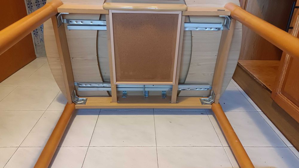 Mesa de refeição extensível da marca Portus