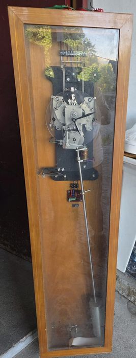 Relógio de pêndulo antigo