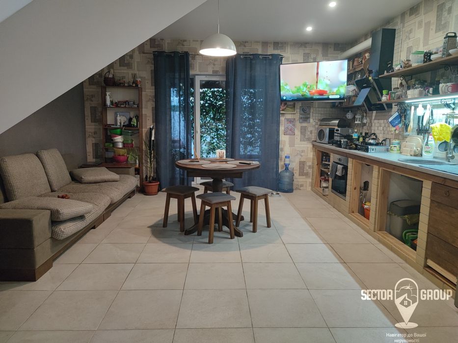 Таунхаус в центрі з ремонтом.