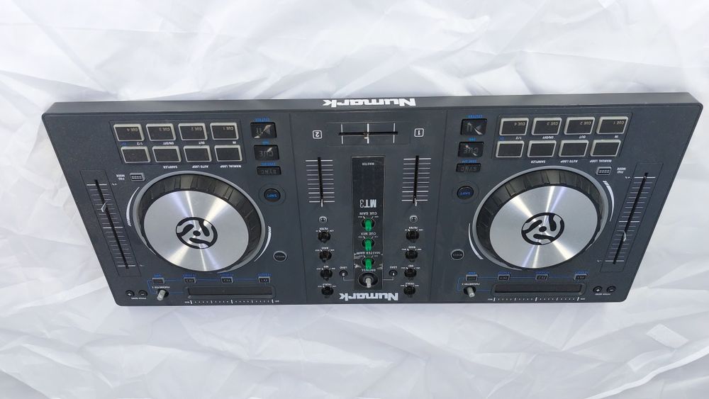 Numark mixtrack 3