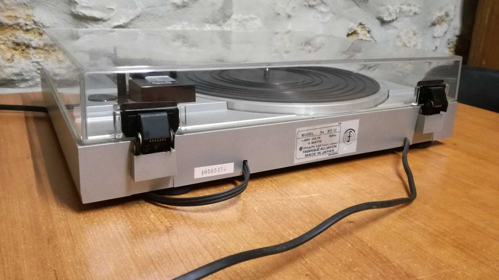 gira discos Hitachi HT-12 como novo