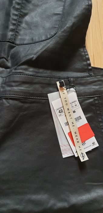 Spodnie ogrodniczki woskowane roz.42 Stradivarius nowe czarne