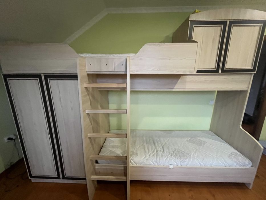 Продам двохярусне дитяче ліжко.
