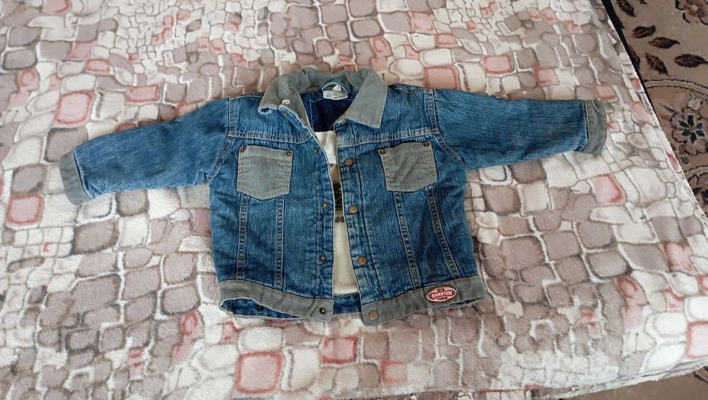 Продам теплу демісезонну джинсову куртку