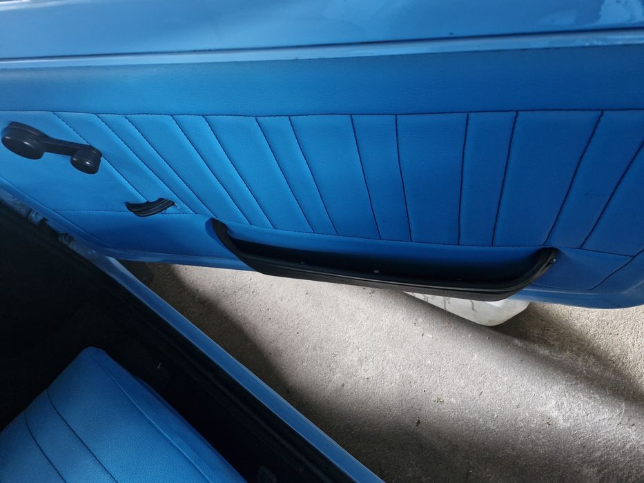 niebieskie fotele maluch