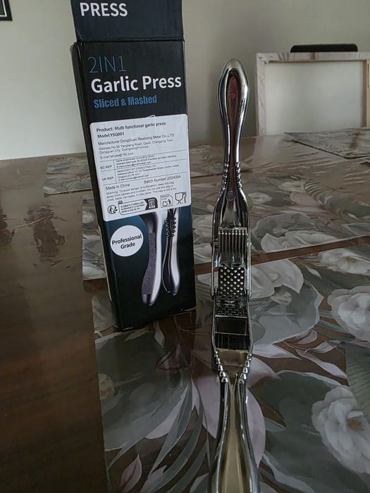 Praska do czosnku 2 w 1