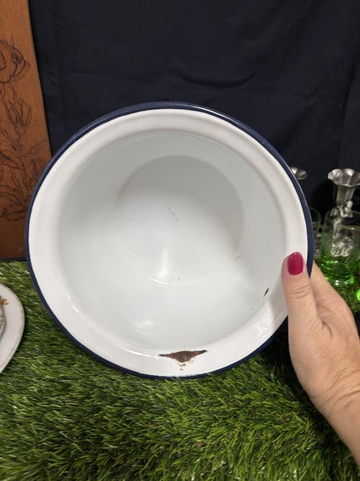 Bacio em esmalte antigo