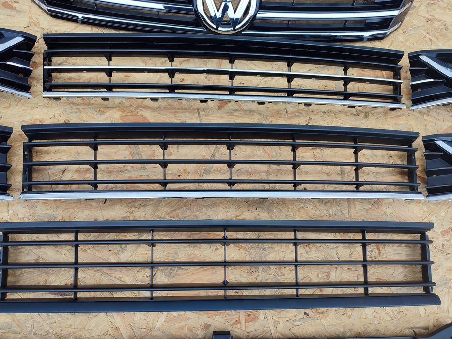 Решітка Бампера Volkswagen Passat B7 Европа
