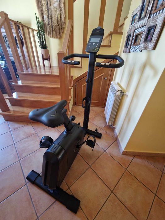 DOMYOS - Bicicleta Estática com Resistência Motorizada EB520 B