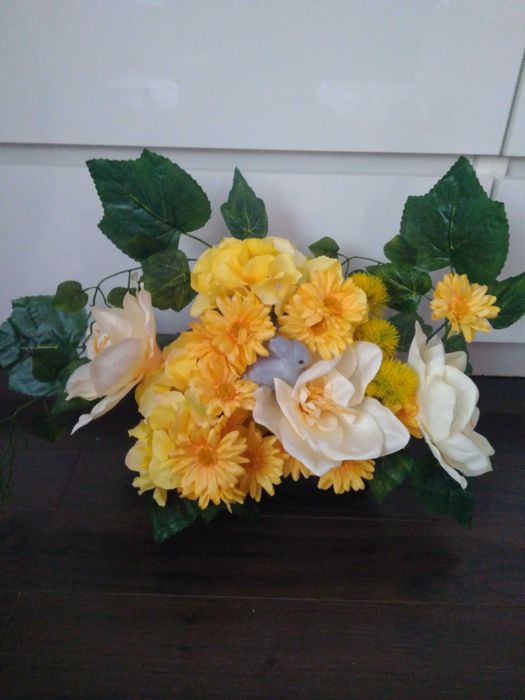 Kompozycja na cmentarz obciążona