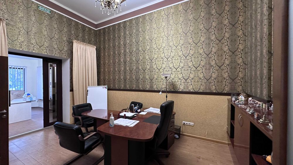 Продаж фасадного приміщення вільного призначення Зарічанська