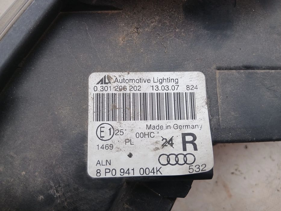 Ótica / farol direita AUDI A3 (8P1)