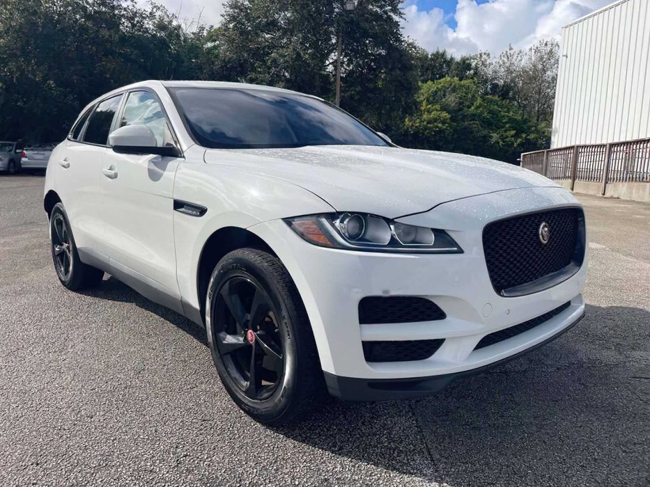 Jaguar F-PACE      2020