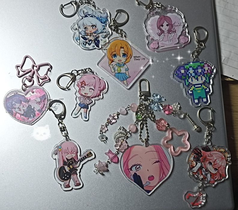 значки / брелки / піни