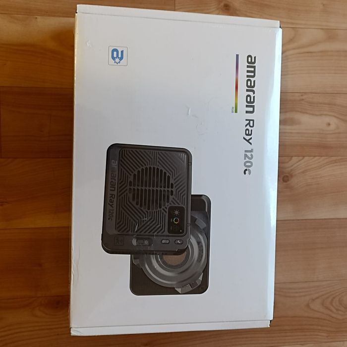 Amaran Ray 120C - професійне RGB LED-світло з софтбоксом
