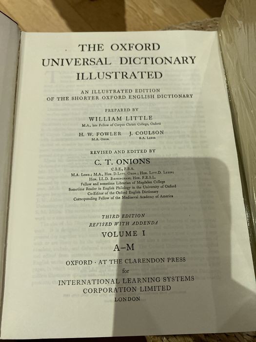 Livro Dicionário The Oxford Universal Dictionary Illustrated