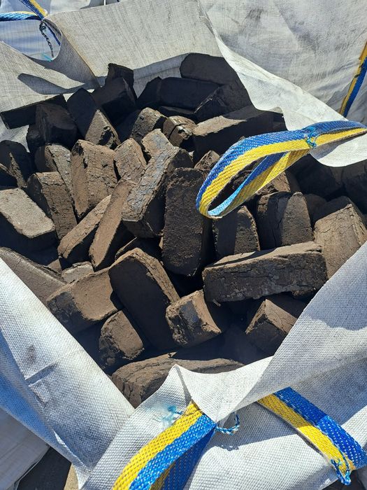 Brykiet torfowy drzewny w Big bagach