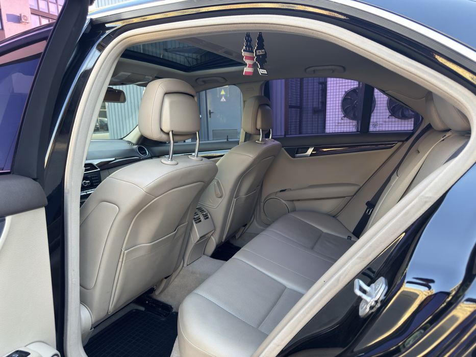 Mercedes-Benz C-Class 2014 VIN WDDGF8AB9EA945872 фото оголошення 10 з 19