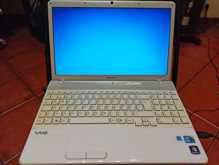 Peças / Teclas Sony Vaio VPCEB1J1E (branco e castanho)64738814154370123