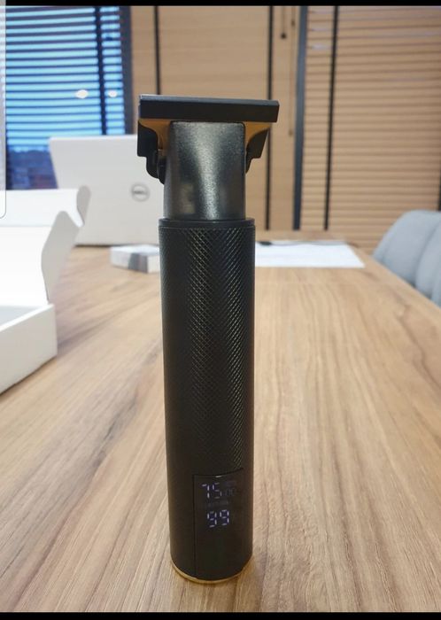 trymer do włosów i brody z wyświetlaczem