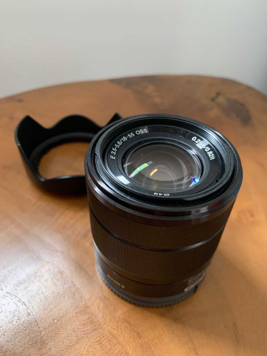 Objetiva Sony SEL1855 com Steadyshot e parasol incluido