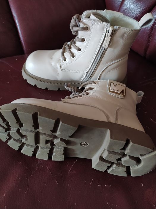 Взуття для дівчинки