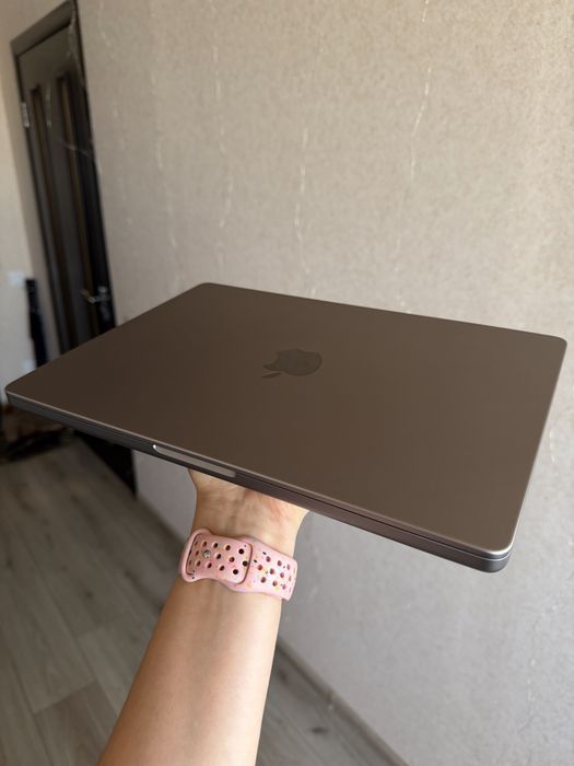 MacBook Pro 14’ 2021 Apple M1 Max 64GB/1TB - ідеальний стан