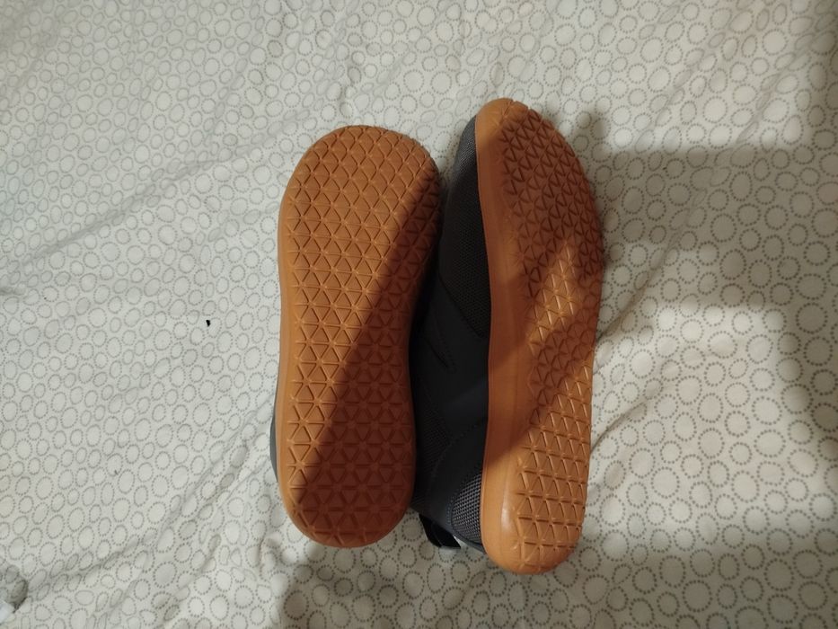 Wygodne oddychające buty do biegania z miękką podeszwą rozmiar 42