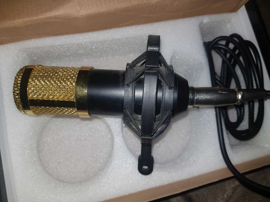Конденсаторный студийный микрофон.Для стримов, записи трэков!