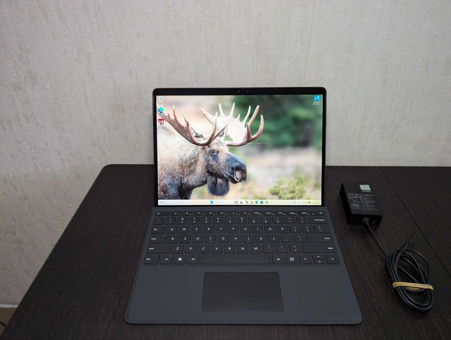 microsoft surface pro 8 - купити планшети та електронні книги
