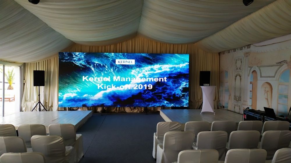 Аренда оборудования для конференций (светодиодный экран, звук, кликер)