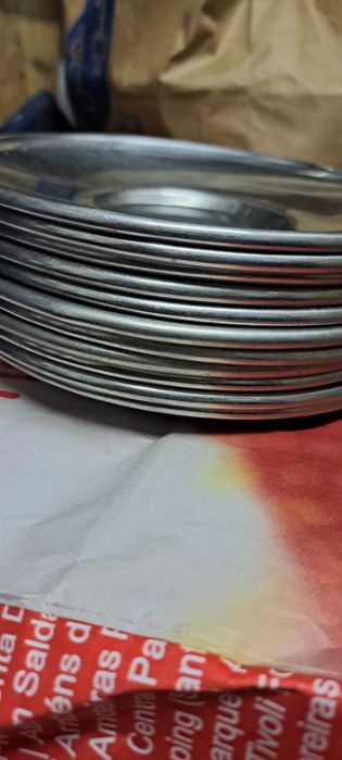 Pratos de sobremesa em inox431358873646540801