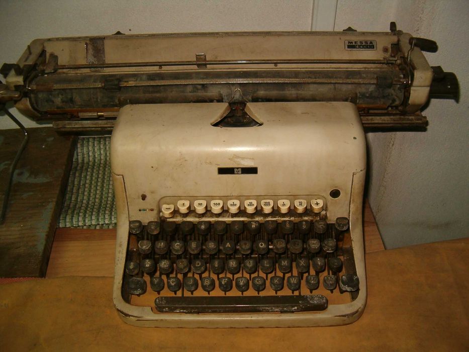 Maquina de escrever teclado HCESAR