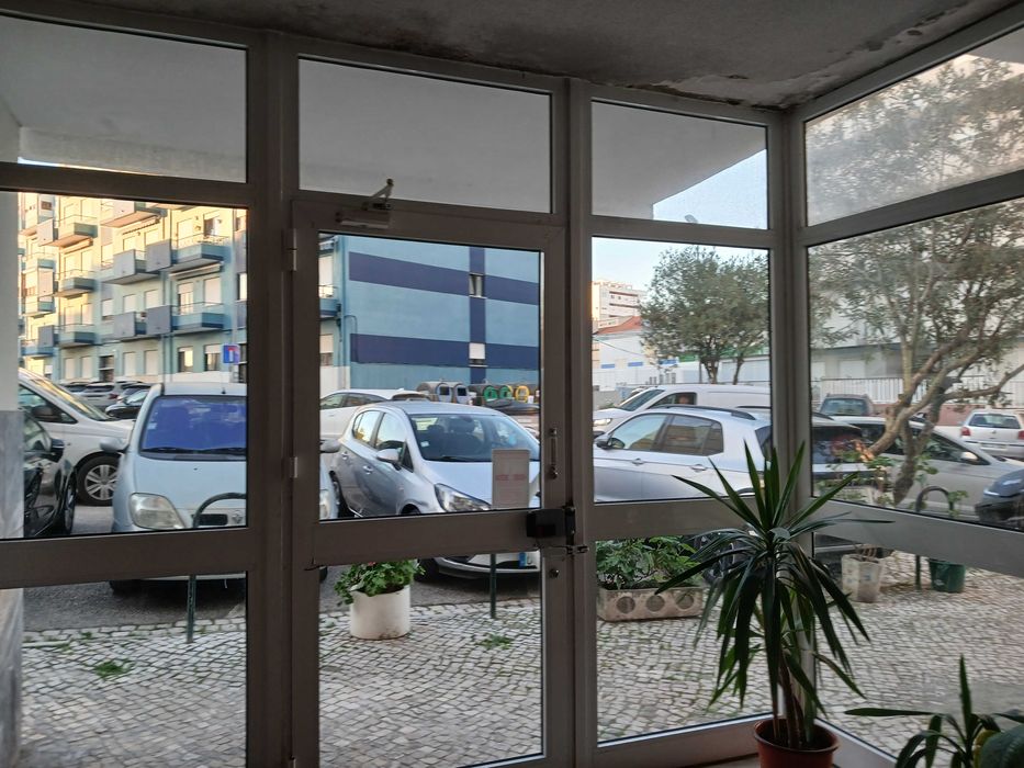 Apartamento em Almada/ Barrocas arrenda-se