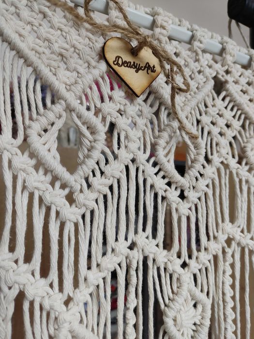 Makramowa firana do okna w stylu Boho