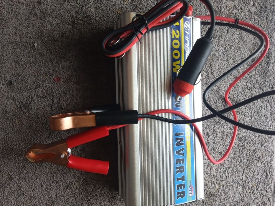 Продам инвертор12/220в