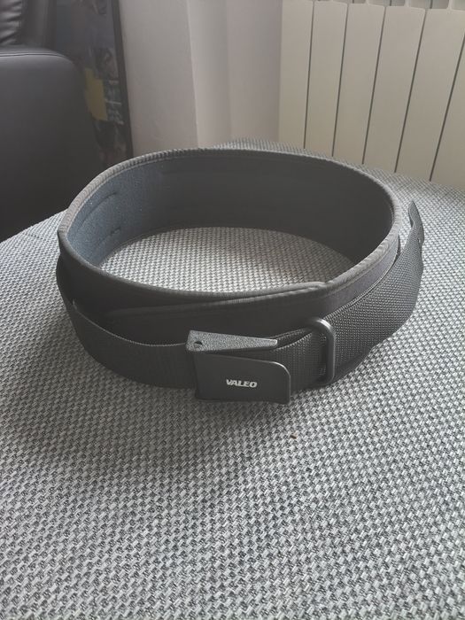 Pas kulturystyczny VALEO do podnoszenia ciężarów 10 cm klasycz USA