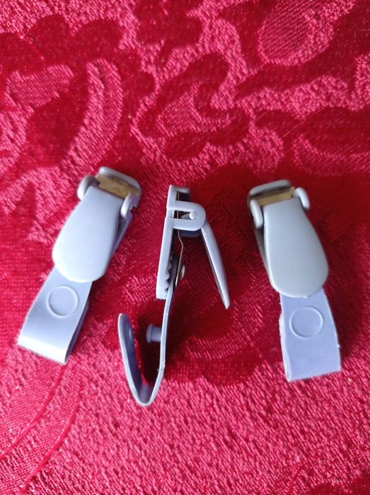 Держатель для бейджа, дырокол, подставка для книг