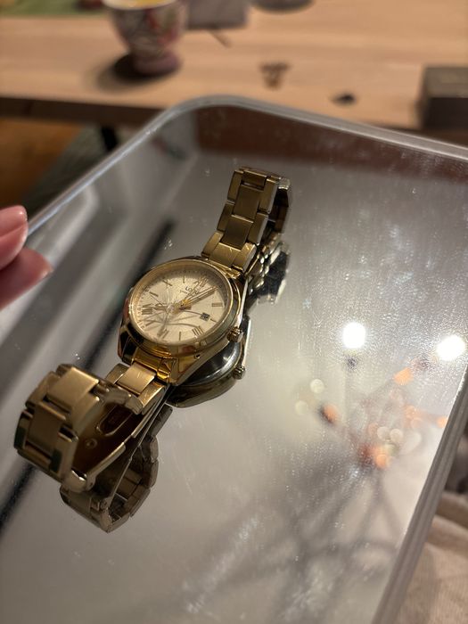 Uszkodzony zegarek LORUS damski złoty