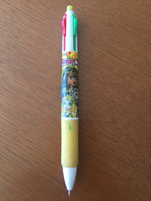 Монстер хай ручка.