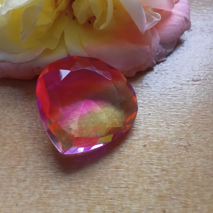 Turmalina Multicolorida – 69,70 Quilates Enorme