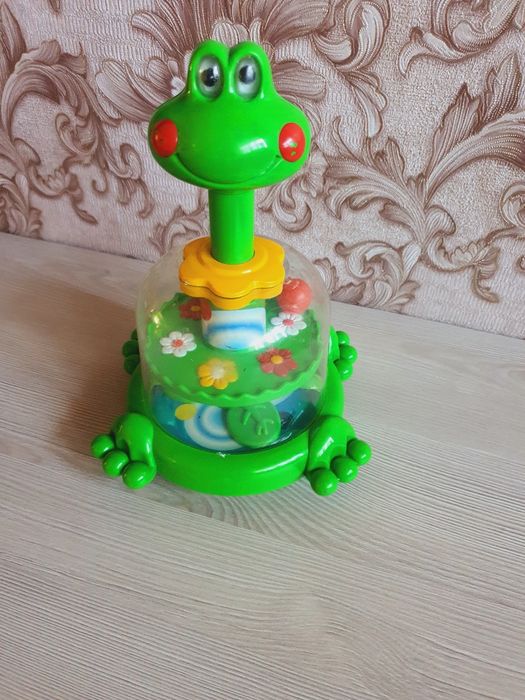 Розвивальна іграшка весела Юла Жабеня