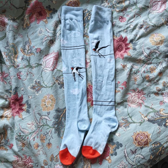 Długie skarpety Dedoles w wiosenny wzór