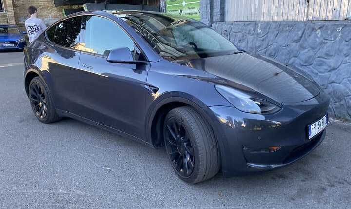 tesla model y 2021