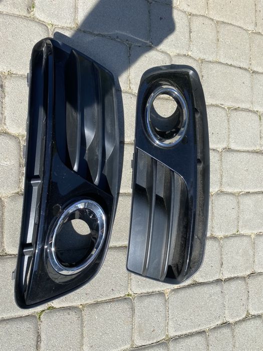 Решітка ліва/права Audi Q5 8R0807681 8R0807682