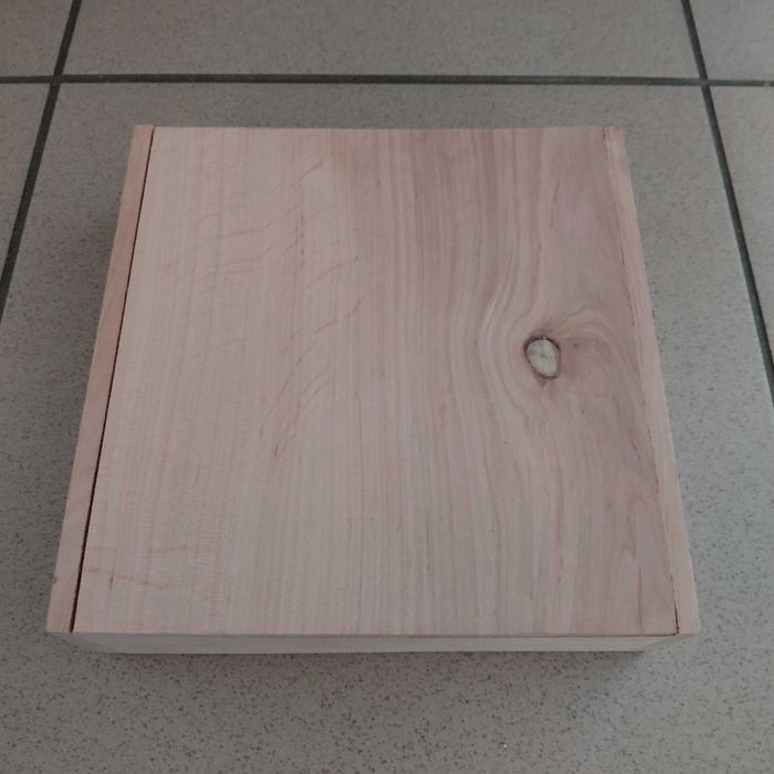 Drewniane pudełko do przechowywania i/lub ozdabiania