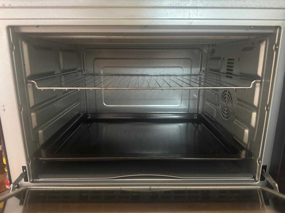Forno Elétrico Capacidade: 55 L - 2000 W - Como novo!