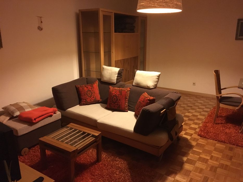 T2 Mobilado com Garagem 2 viaturas e Elevador – Rua de Camões, Porto